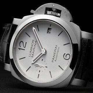 アイコニックなルックスはそのまま、腕載せがいい40ミリ径にダウンサイズ|PANERAI