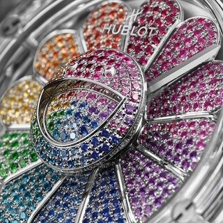 ウブロ×村上 隆コラボの真骨頂であるレインボーカラーの「お花」モチーフ!|HUBLOT