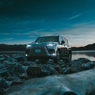 開発コンセプトは「世界中のどんな道でも楽に上質に」──レクサスのフラッグシップSUV、新型「LX」が発売｜LEXUS