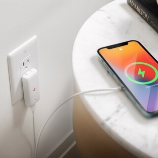 厚さはわずか約17mm。超薄型でパワフルな高速充電器「PlugBug Slim」｜Twelve South