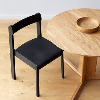 「ドイツデザインアワード2022」を受賞。ミニマルなフォルムのスタッキングチェア｜Form & Refine