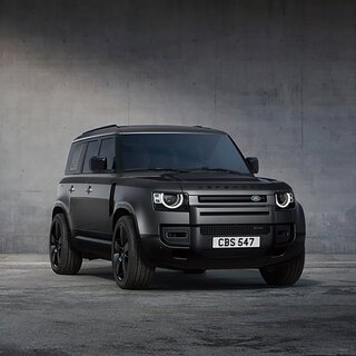 都会の夜に映えるディフェンダーの特別仕様車が登場|Land Rover