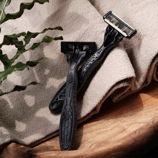 肌にも環境にもやさしい素材を使用した使い捨てカミソリが新登場 |貝印