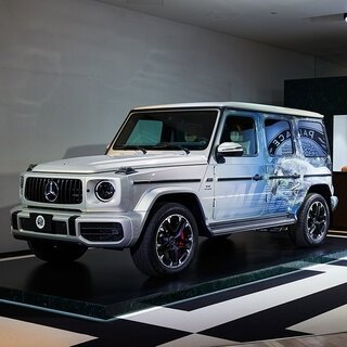 パレス スケートボードとのカプセルコレクションを記念したアートカーが東京に上陸｜Mercedes Benz