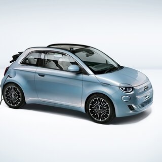 BEVになってもチンクエチェントの遊び心は健在──アイコニックなデザインを受け継いだフィアット初のBEV「500e」が誕生｜FIAT