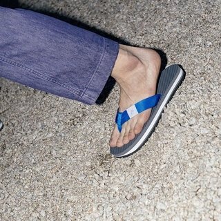 1970年代に実在したスポーツビーチサンダルをスロバキア工場で限りなく再現｜Sýr/ZDA