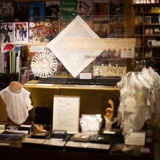 新感覚の生き方を考える雑誌「This」。 創刊を記念して銀座蔦屋書店にて、アンティークレースとともにフェア開催！｜LOUNGE