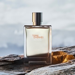 エルメスから新作フレグランス「テール ドゥ エルメス オー ジヴレー」誕生。真新しい生命力に満ちた香りを表現|HERMÈS