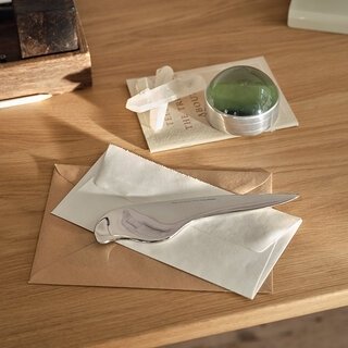 ジャン・プルーヴェの妻が所有していた一点モノのレターオープナーを復刻｜Vitra