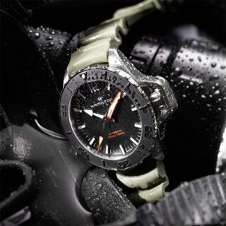 水中探検家のための精密ツール「カーキ ネイビー オープンウォーター オート」｜HAMILTON