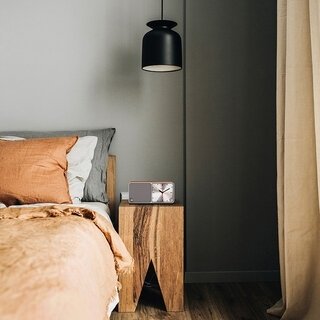 ワイヤレスチャージ機能も装備。クロック付き高音質Bluetoothスピーカー｜GENEVA