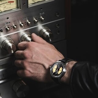 時計とオーディオ機器、異なる世界のデザインが融合。新作「ソノマスター クロノグラフ」｜RESERVOIR