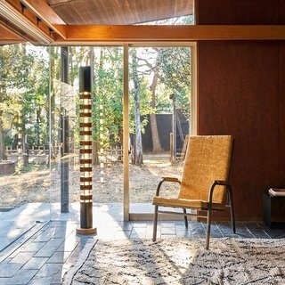 セルジュ・ムイユが1962年にデザインしたフロアランプシリーズを忠実に継承｜Editions Serge Mouille®