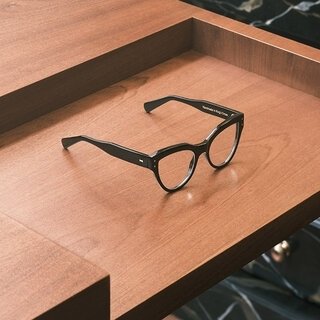 イギリスの革新的アイウェアブランド。現地のショップ限定モデルを特別販売｜CUBITTS