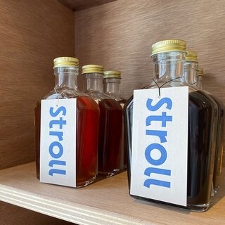 今年6月にオープンしたコーヒーショップ。オリジナルのシロップ二種｜Stroll