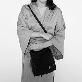 「ミノトール インスト」×「ポーター」コラボレーション再び。袈裟と巾着袋モチーフのバッグ2型が登場｜MINOTAUR INST.×PORTER