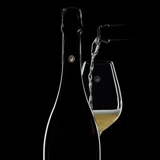 120本限定販売。イギリス最高額のスパークリングワイン「51°N」が日本初上陸｜EAT