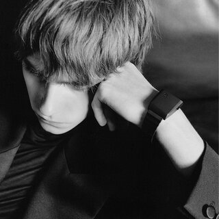 ジラール・ペルゴとサンローランによるコラボウォッチ「キャスケット2.0」が登場|GIRARD-PERREGAUX