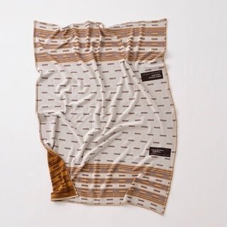 体に寄り沿う優しさを体感。吊り編みの老舗メーカーと開発したジャガードニット素材｜HORSE BLANKET RESEARCH