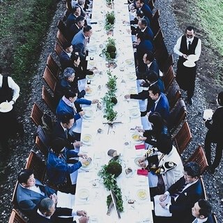 2日間限定募集！予約が取れないセララバアド橋本シェフが織りなす富良野スペシャルダ イニング 「THE OUTDOOR LIVING IN FURANO」｜TRAVEL