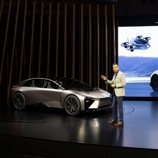 “クルマ屋レクサス”のビジョンを示した2台のBEVコンセプトモデルを世界初披露|LEXUS