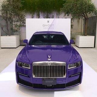 大胆なカラーを纏うロールス・ロイスのビスポークモデルを東京で披露|ROLLS-ROYCE