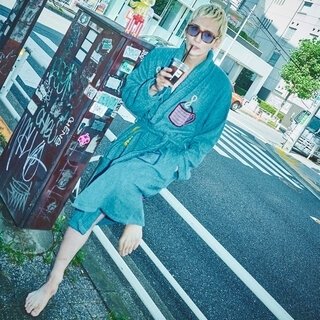 【インタビュー】ミュージカル「刀剣乱舞」出演の人気俳優であり、現代アーティストの丘山晴己デザイン「POPCORN BE@R」ついに世界デビュー |  | MEDICOM TOY