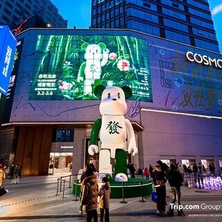 Trip.com × BE@RBRICKのコラボレーション 5年間で中国10都市を巡ることを成都COSMOで発表 | MEDICOM TOY