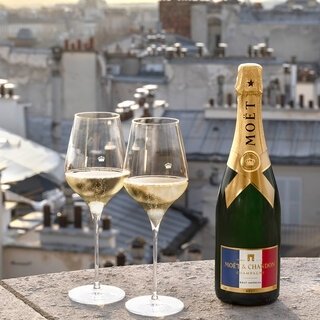 フランス国旗を纏った限定ボトル「モエ・エ・シャンドン モエ アンペリアル トリコロール」MOËT & CHANDON