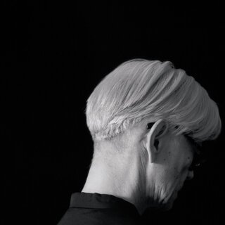 『坂本龍一 | 音を視る 時を聴く』開催を記念して、これまでの作品群をアパレルなどで商品化 | MEDICOM TOY