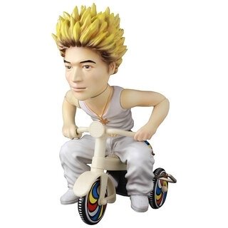 『池袋ウエストゲートパーク』より“キング”の三輪車フィギュア、名セリフをフィーチャーしたアパレルが登場 | MEDICOM TOY