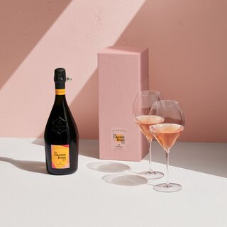 ヴーヴ・クリコが贈る、シャンパーニュの“偉大なる女性”へのオマージュ 