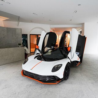 アストンマーティン、最高出力1,079psのハイパーカー ヴァルハラを日本で公開