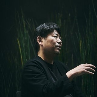 リビングの隣にあるギャラリーのようなガレージハウス。クルマと暮らす新しい空間設計を建築家・小川達也が語る