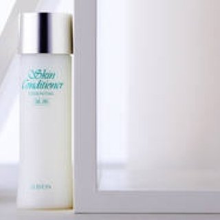 麗しの名品図鑑｜vol.5 永遠の美しさに挑むアルビオンのベストセラー化粧水