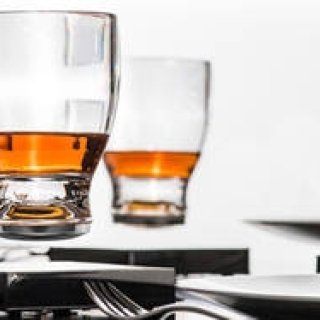 ん？　世界初の宙に浮く魔法のグラス「LEVITATING CUP」ってナニ!?｜Cross Media Japan