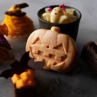 怪しげながらも華やかなスイーツを愉しむ午後のひと時｜Shangri-La Hotel, Tokyo