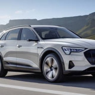 アウディが初の量産EV「e-tron」を発表｜Audi