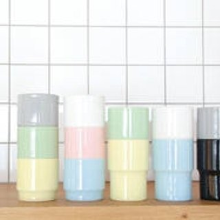 “白の陶芸家”のイメージを脱却。カラフルなスタッキングカップ｜Jonas Lindholm