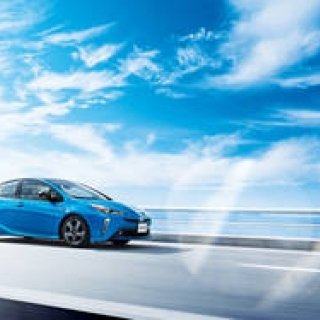 プリウスがマイナーチェンジしスタイルを一新｜Toyota