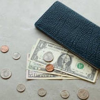 宝石のように輝く美しいレザーでつくられた大人の長財布｜TAVARAT