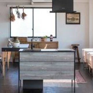 現代のライフスタイルに応える、デザイン性の高いコンパクトキッチン｜sanwacompany