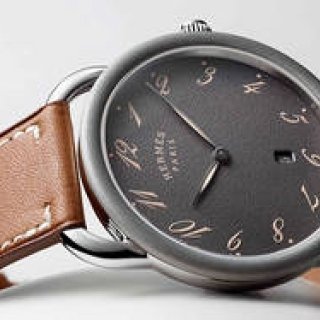 抑制が効いたフレンチシック。そしてエレガントな新作「アルソー 78」｜HERMÈS