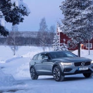 新型「V60クロスカントリー」の予約注文を開始｜Volvo