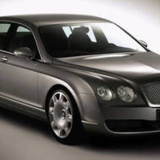 BENTLEY CONTINENTAL FLYING SPUR｜サルーンであり、ドライバーズカーでもある