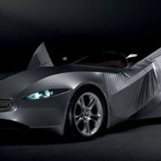 繊維を纏うBMWは、生き物のように動く