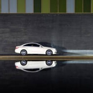 Mercedes-Benz E CLASS COUPE｜往年の名車を彷彿させる流麗なクーペ