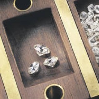 Forevermark｜ダイヤモンドで“永遠の絆”を結ぶ、フォーエバーマークの世界