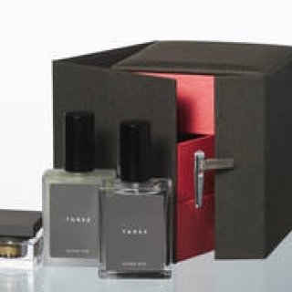 THREE｜はじめてのクリスマスシーズンを彩るスペシャルな限定キットが発売