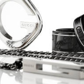 GUCCI｜アイコニックで存在感のあるジュエリーを贈り合いたい